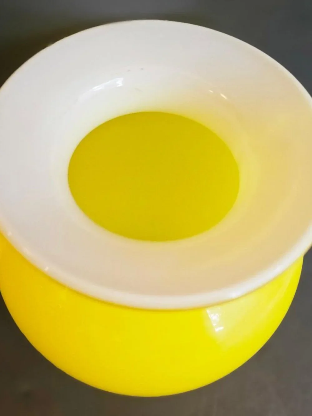 VTG lemon yellow hand blown art glass vase, clear glass handles, white interior